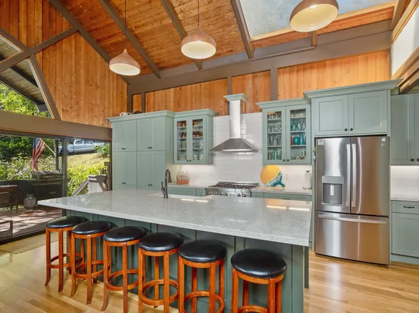 2445 Piiholo Rd, Makawao, HI 96768