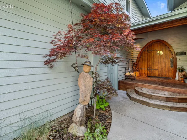 60655 River Bend Dr, Bend, OR 97702