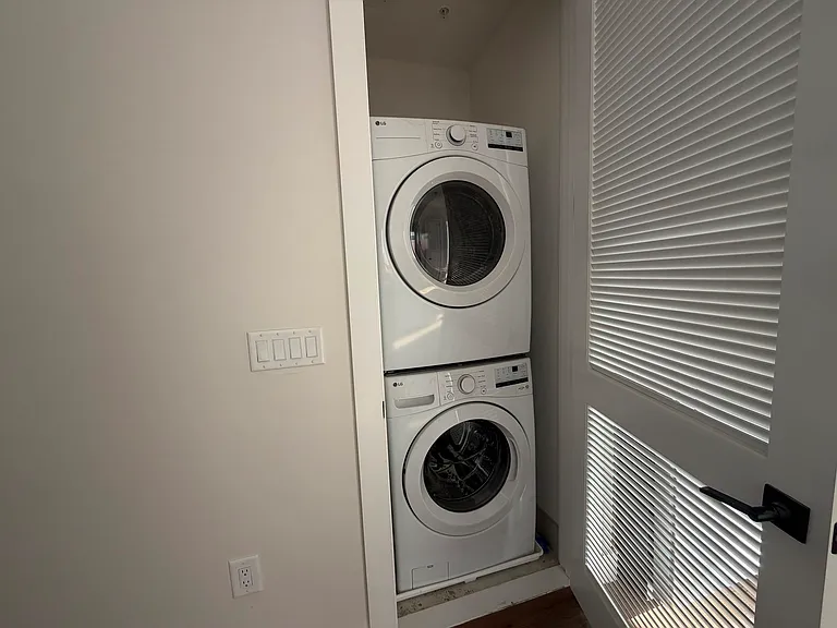 40 Lembeck Ave #21E — Photo 9