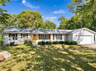 2461 Bobwhite Dr, Muscatine, IA 52761