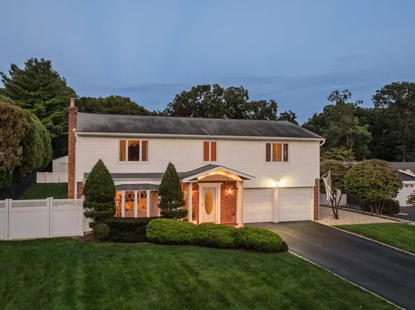 123 Old Post Drive, Hauppauge, NY 11788