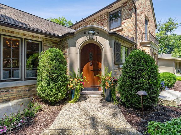5th image of 35 Park Hills Dr SE