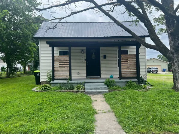 312 S Hall St, Webb City, MO 64870