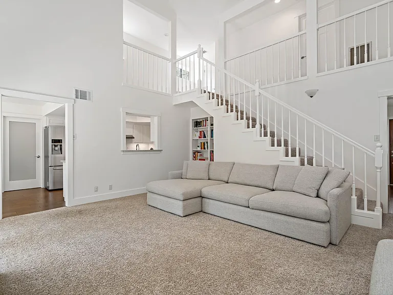 8906 Shady Hls — Photo 11