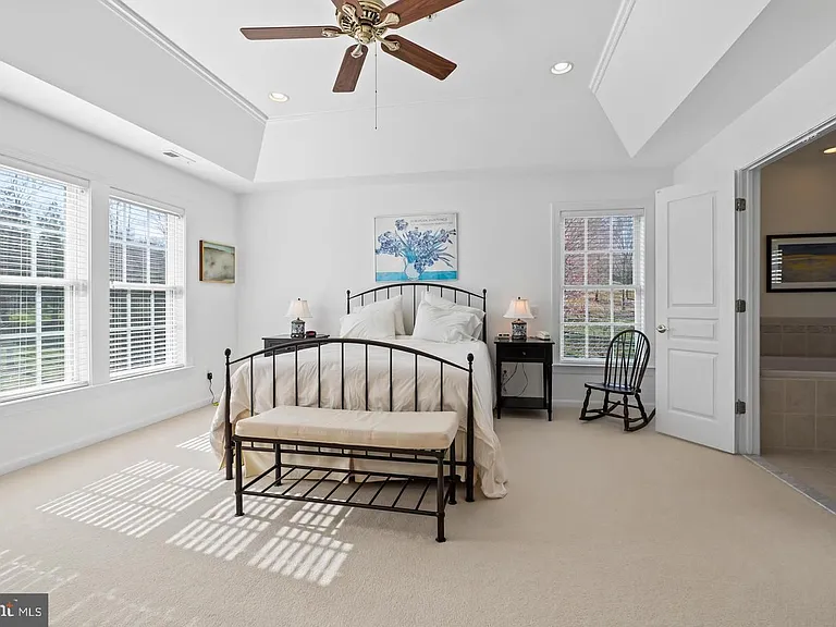 304 Arthur Ct — Photo 15