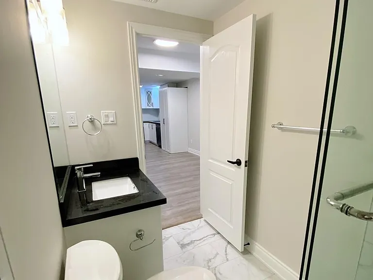 922 Silverthorn Mill Ave #BASEMENT — Photo 3