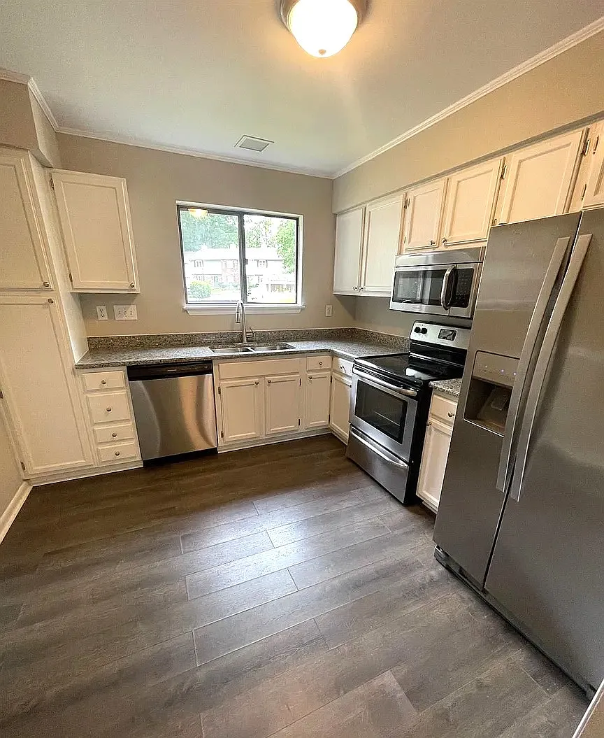3200 Heathstead Pl — Photo 3