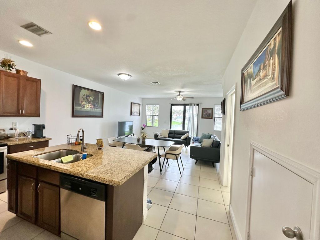 1079 NW 33rd Manor, photo 4
