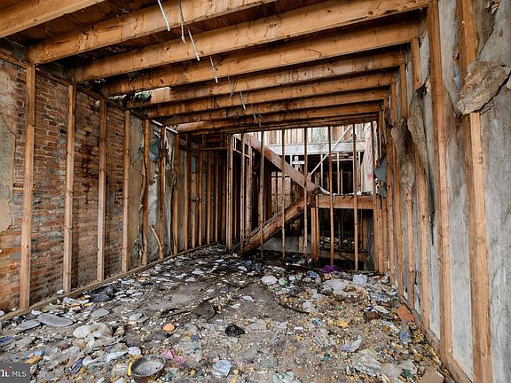 3rd image of 1902 Division St