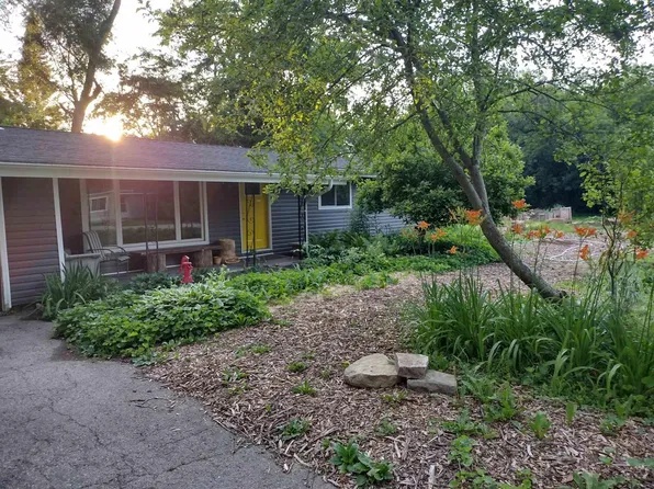 424 Woodlawn Avenue, Burlington, WI 53105