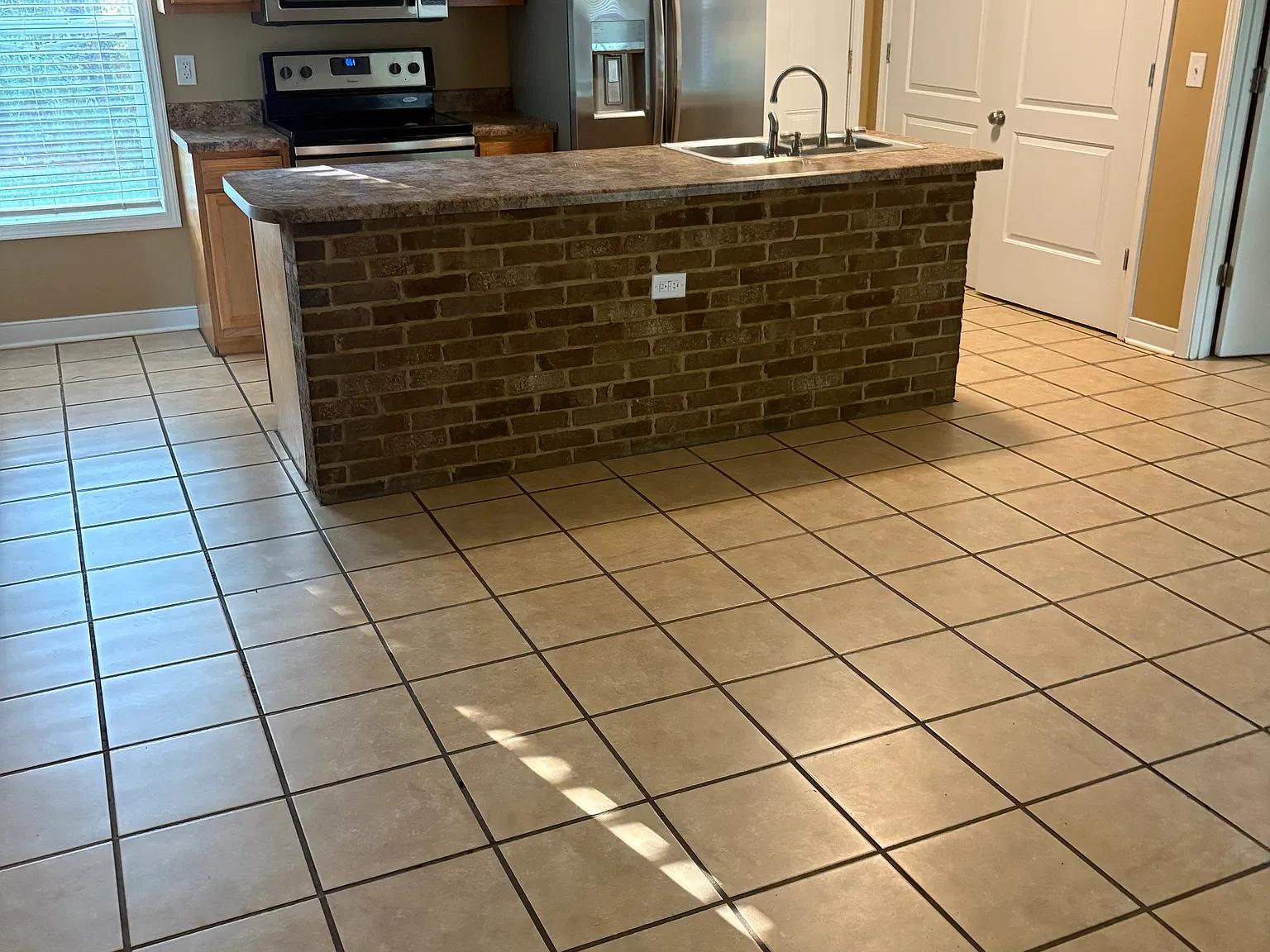 2 bed, 1000 sqft, $1,250 — Photo 2