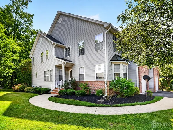 24 Amy Dr, North Brunswick, NJ 08902
