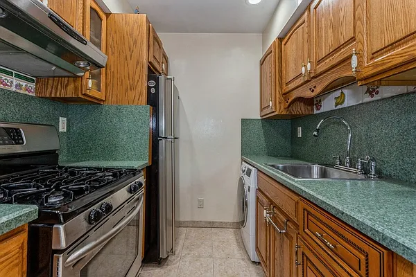 Sold by Douglas Elliman | media 8