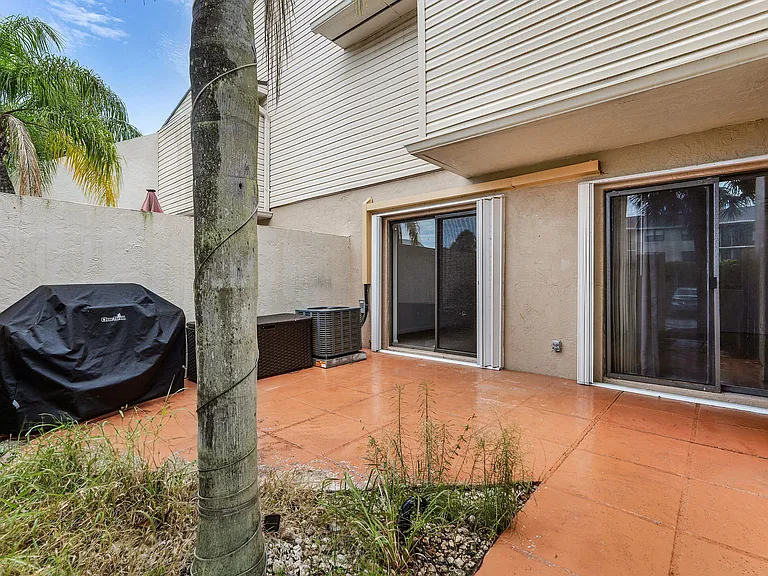 612 Executive Center Dr #107 — Photo 25