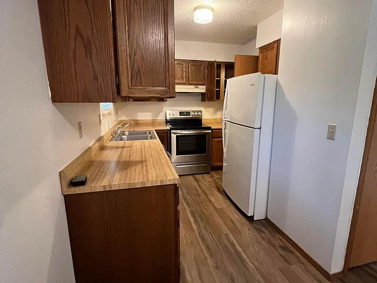 1036 Village Ln — Photo 5