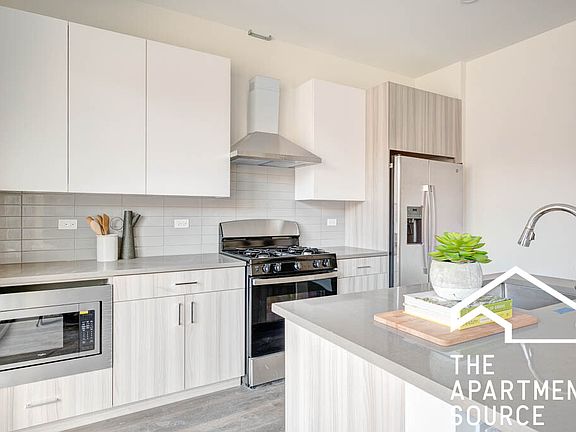 2nd image of 4453 N Hazel St #201