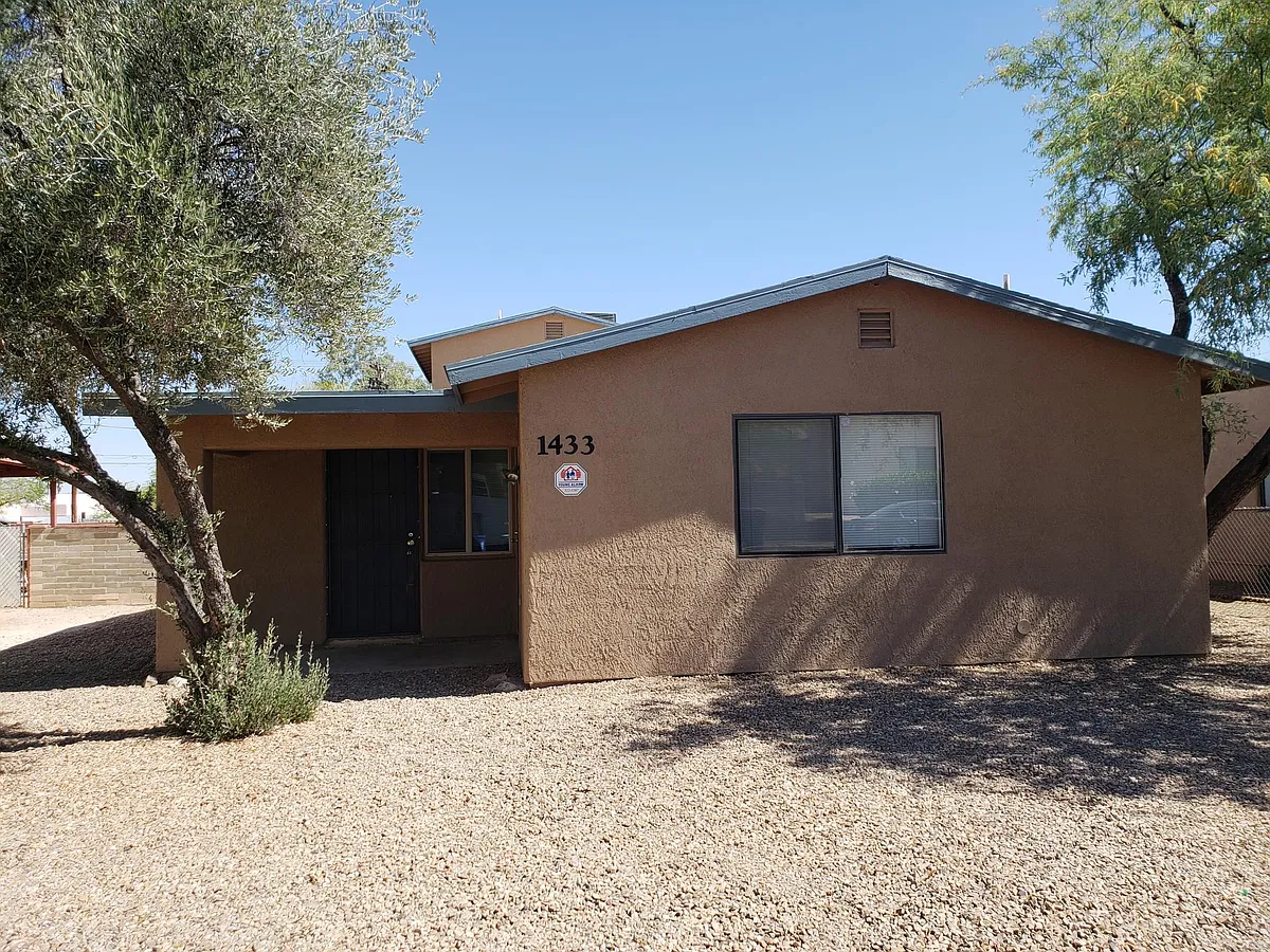 Building Photo - 1433 E Elm St #1