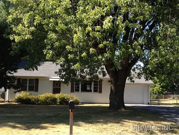 206 W Country Ln photo 1