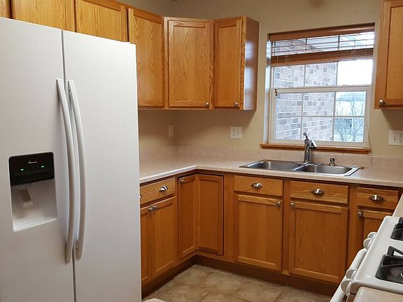 4th image of 40 Cherry Ct APT 5