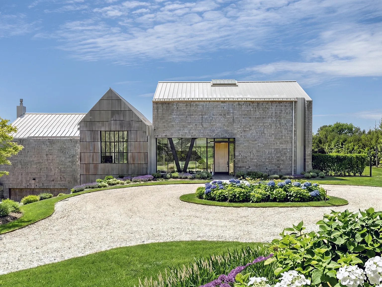 Architectural Masterpiece in East Hampton Village — Photo 2