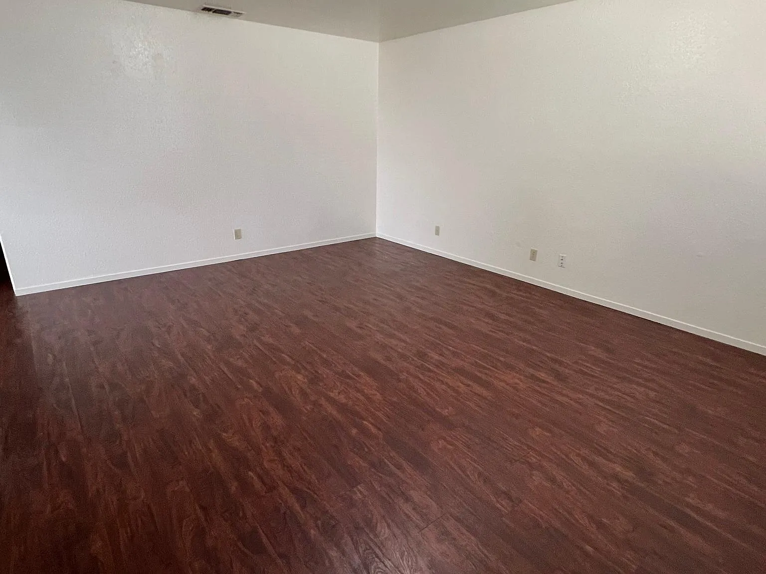 2 bed, 950 sqft, $1,325 — Photo 3