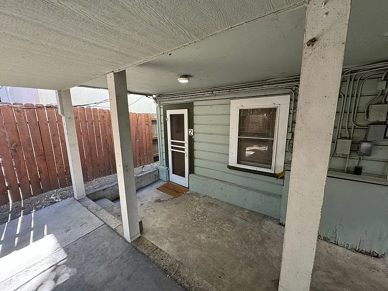 2423 L St #2 — Photo 11