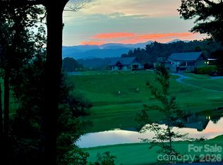 1071 Linkside Dr, Hendersonville, NC 28739