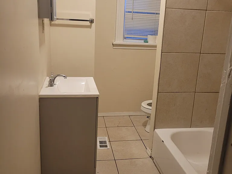 1524 Agnes St — Photo 8