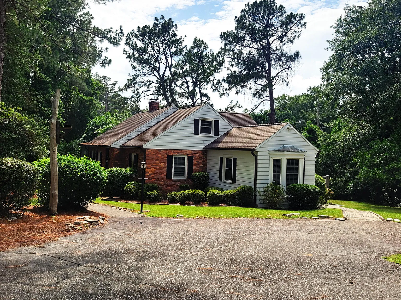 4 bed, 3.0 bath, 2558 sqft, $2,600 — Photo 2