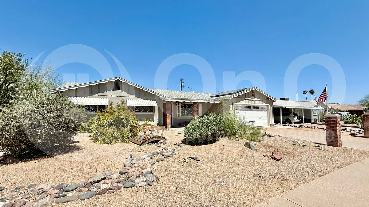 3 bed, 2.0 bath, 1471 sqft, $2,574 — Photo 2