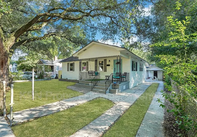 1928 Hawthorne St — Photo 2