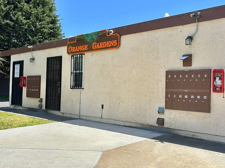 Orange Gardens — Photo 17