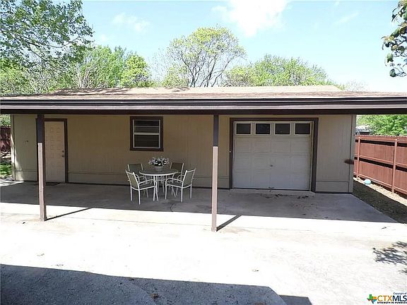 Barn / Workshop, good storage area with roll up door for bikes, kids toys, grown up toys.