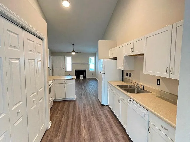 3311 Brookline Ct — Photo 8