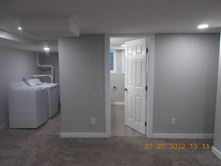 204 E 1st St #204 — Photo 18
