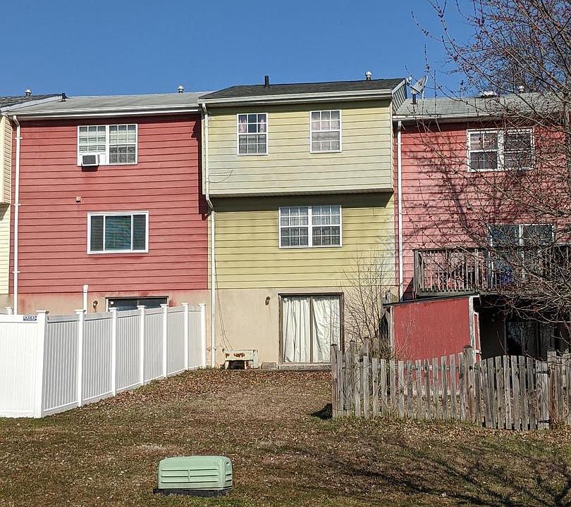 2nd image of 1485 Harford Square Dr