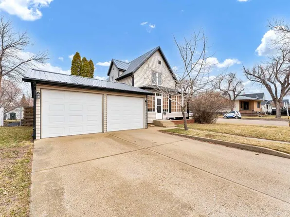 102 S 4th St SW, Medicine Hat, AB T1A 4E3