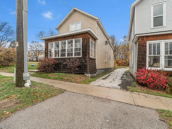 212 5th Ave, Manistee, MI 49660