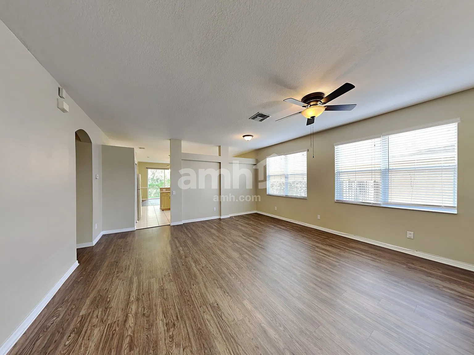 4 bed, 2.0 bath, 1900 sqft, $2,565 — Photo 3
