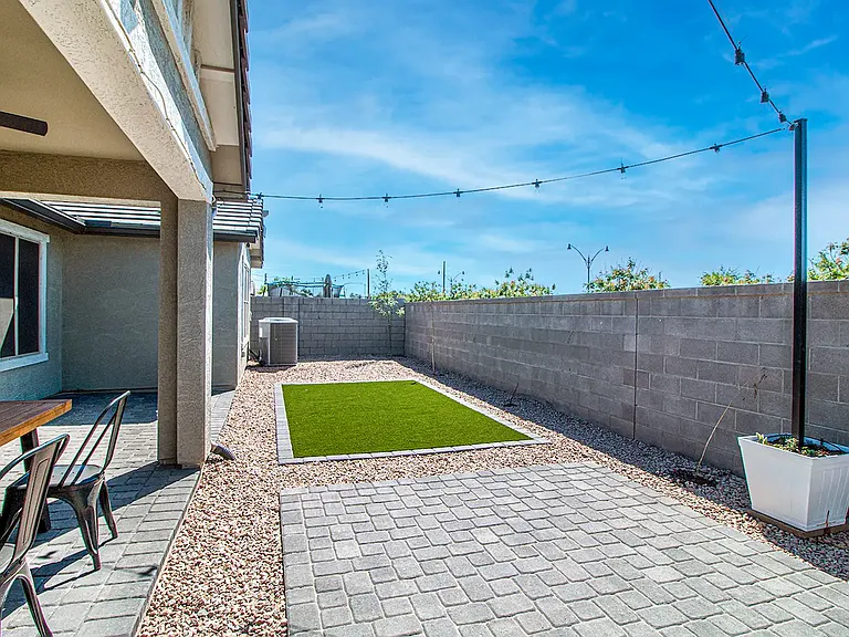 3915 E Liberty Ln — Photo 27