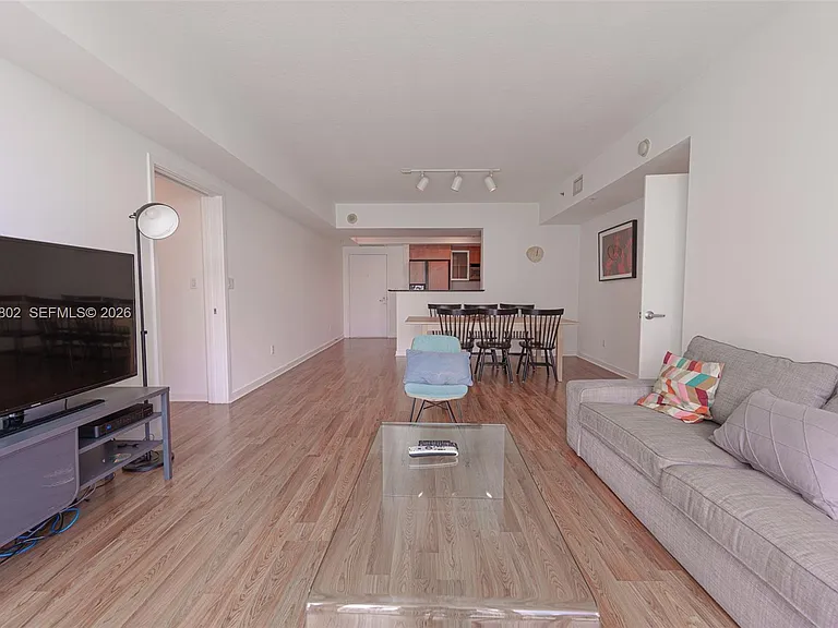 325 Biscayne Blvd #821 — Photo 17