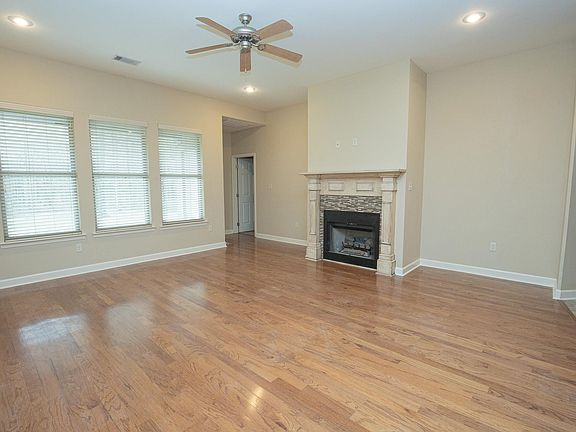 5th image of 1090 Whispering Oak Dr