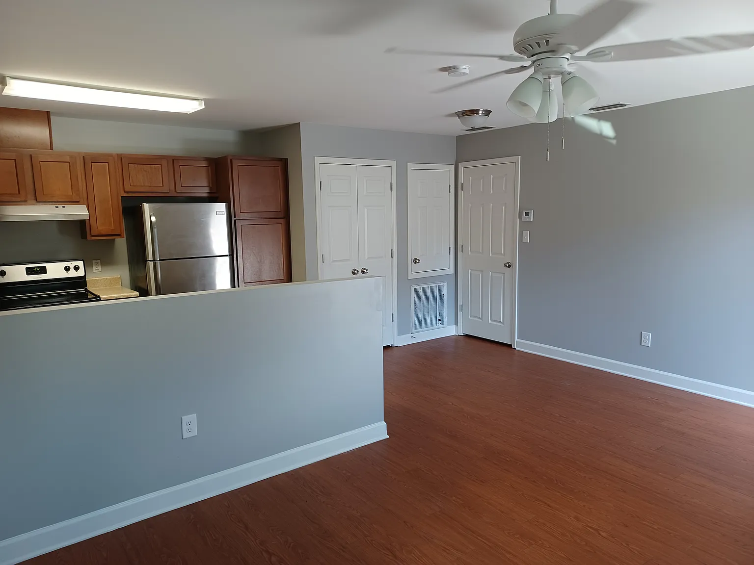 2 bed, 1.5 bath, 900 sqft, $1,200 — Photo 2