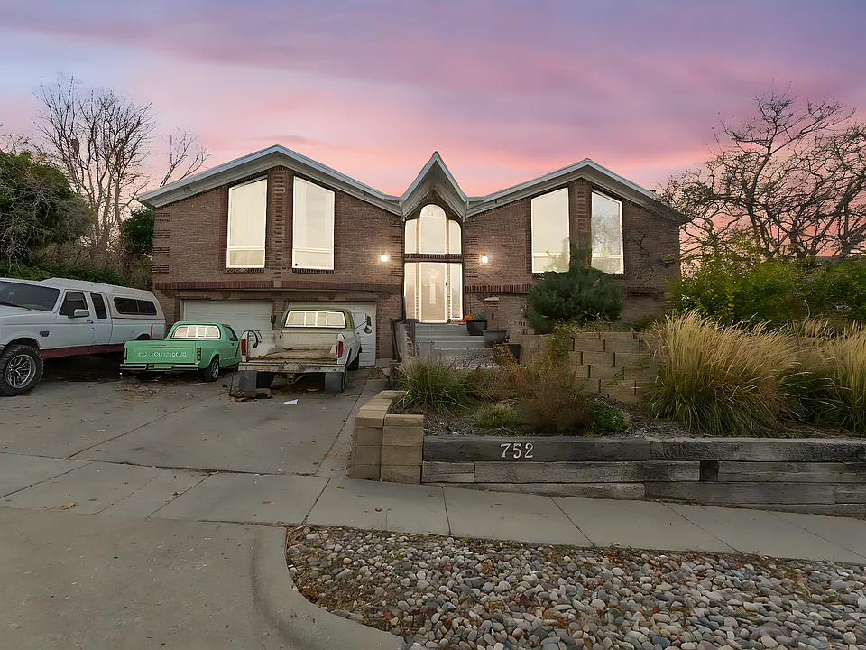 752 Raygene Way