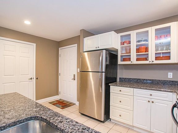 4th image of 10 Seaport Dr APT 2407