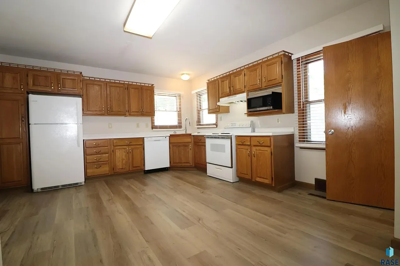 Steps from Augustana 4-Bed, 2-Bath House with Garage/Off Street Parking — Photo 2
