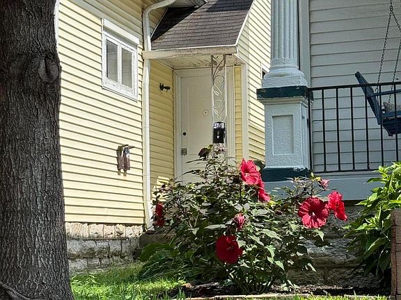 4th image of 2044 Midland Ave