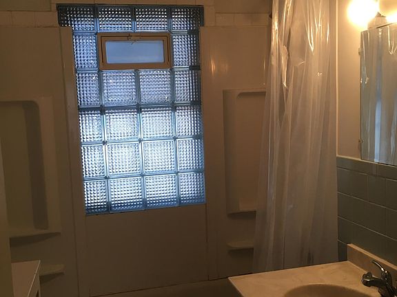 5th image of 583 Fairview Ave S