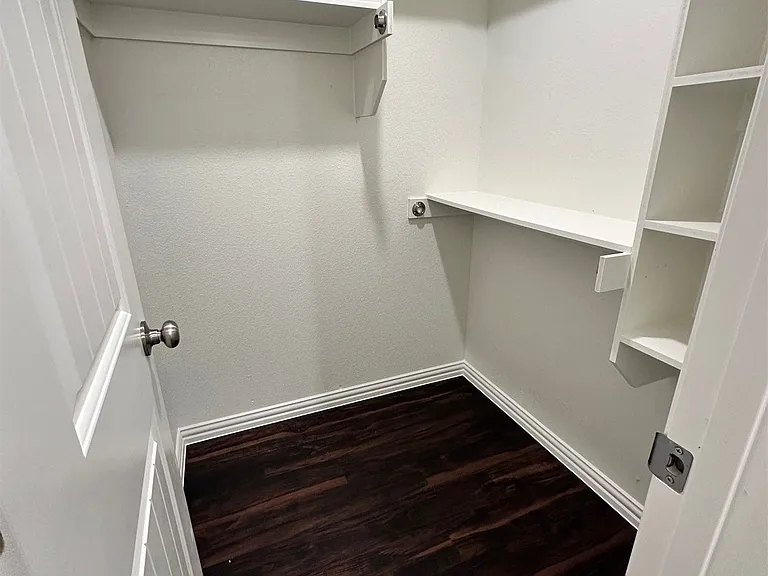 203 E Mulberry St — Photo 11