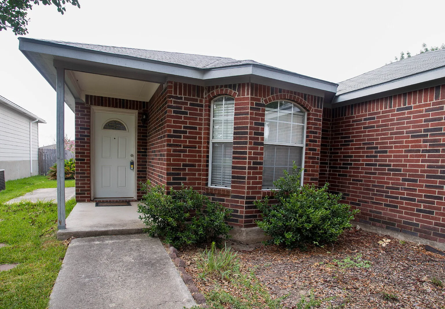 3 bed, 2.0 bath, 1371 sqft, $1,700 — Photo 3